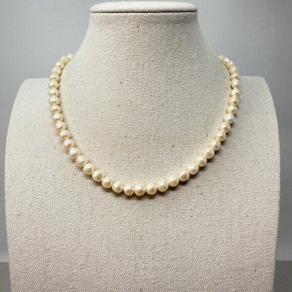 Vintage Imitation Pearl Necklace Classic Retro Old Money Coquette - Picture 1 of 7